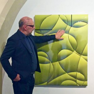 Willi Siber mit Wandobjekt