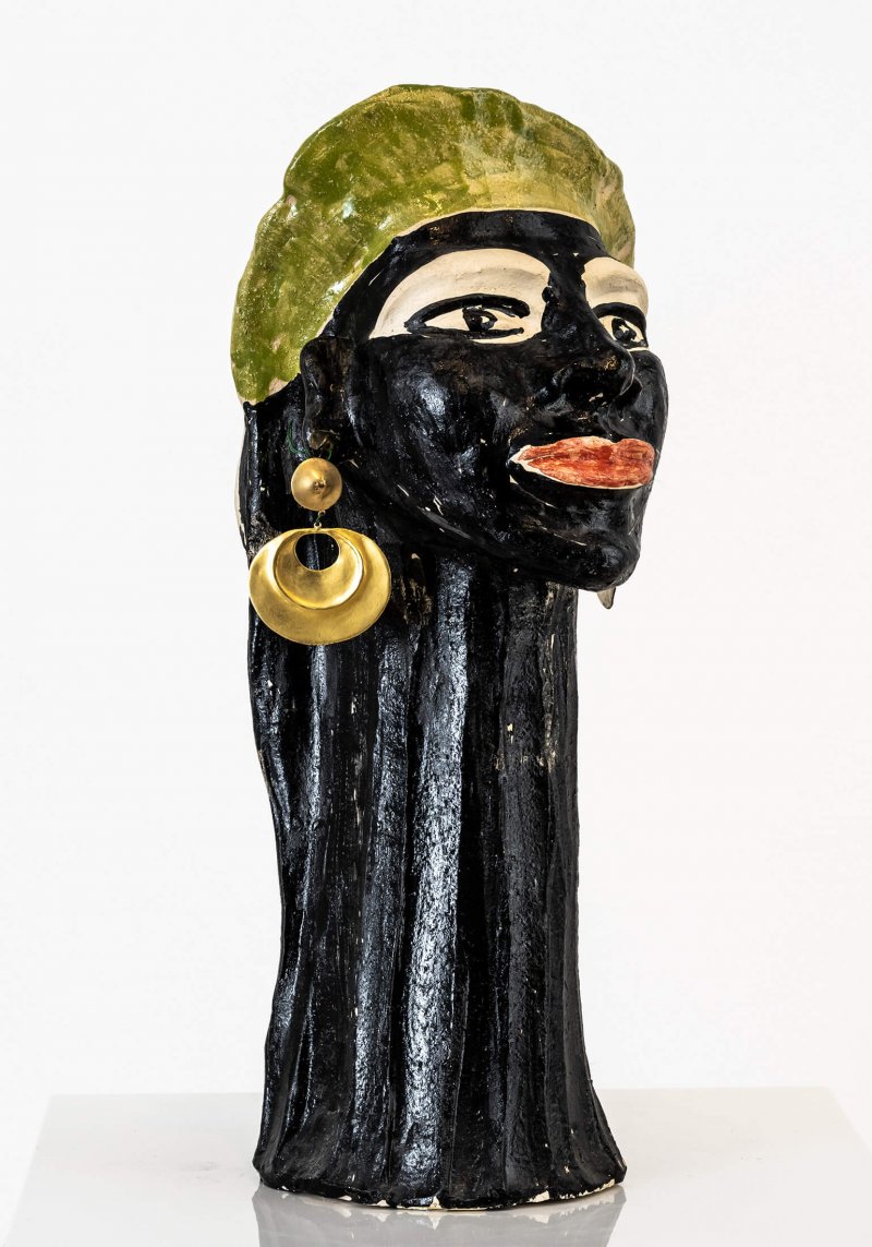 Elvira Bach - Keramik Frau mit grüner Mütze, rechts