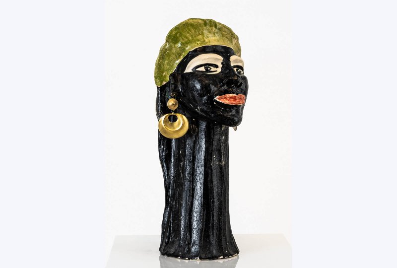 Elvira Bach - Keramik Frau mit grüner Mütze, klein